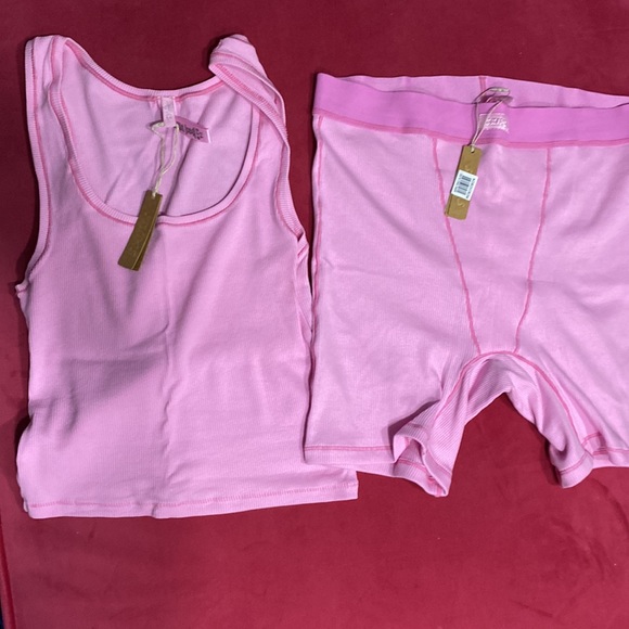 SKIMS Tops - Last one 🌸 Skims 🌸 Bubblegum pink set New medium